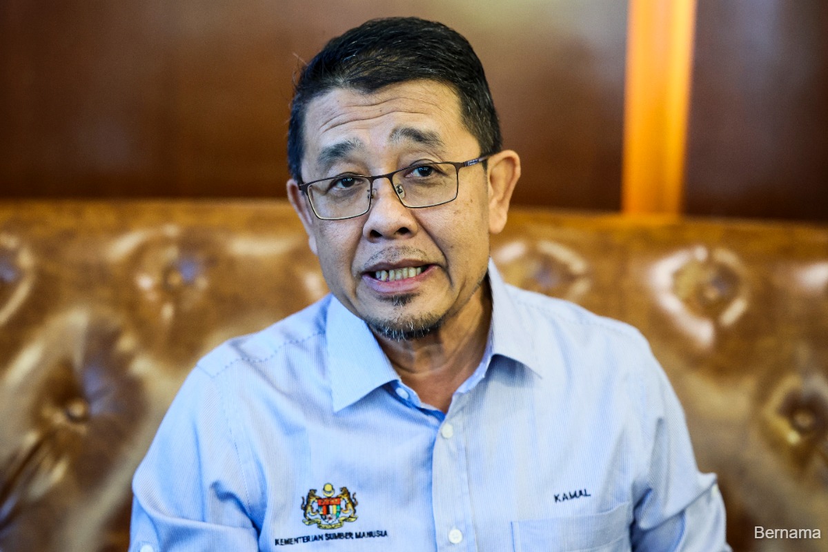 Fresh graduates at risk of overseas job scams cautions labour dept
